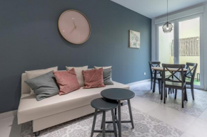 Chic & Comfortable Apartment, Private Terrace